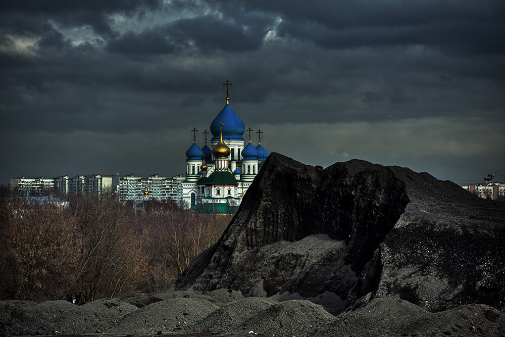 Под верхушкой этого айсберга многометровый строительный мусор со всей Москвы