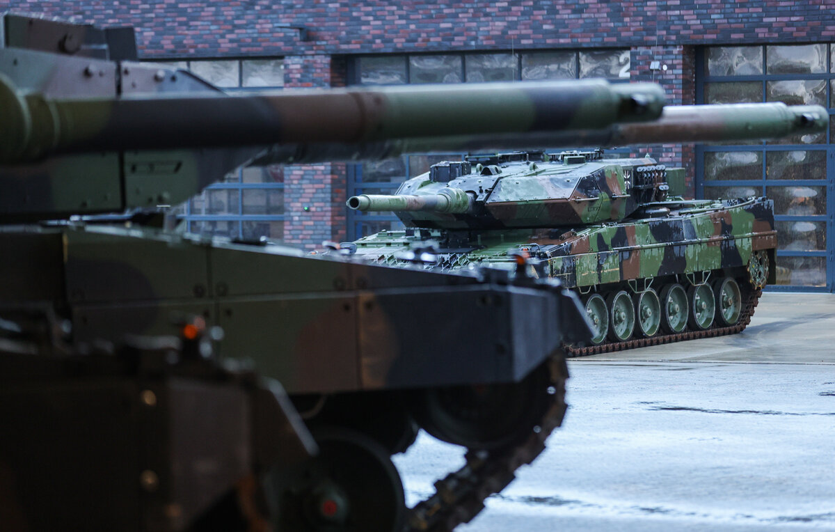    Танк Leopard 2  EPA-EFE/FRIEDEMANN VOGEL