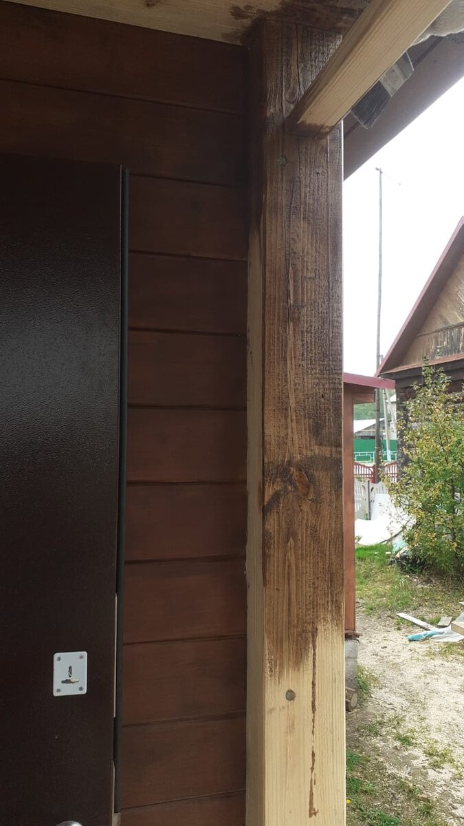 Радует, что всё таки полупрозрачное покрытие. Люблю, когда видна структура дерева. 