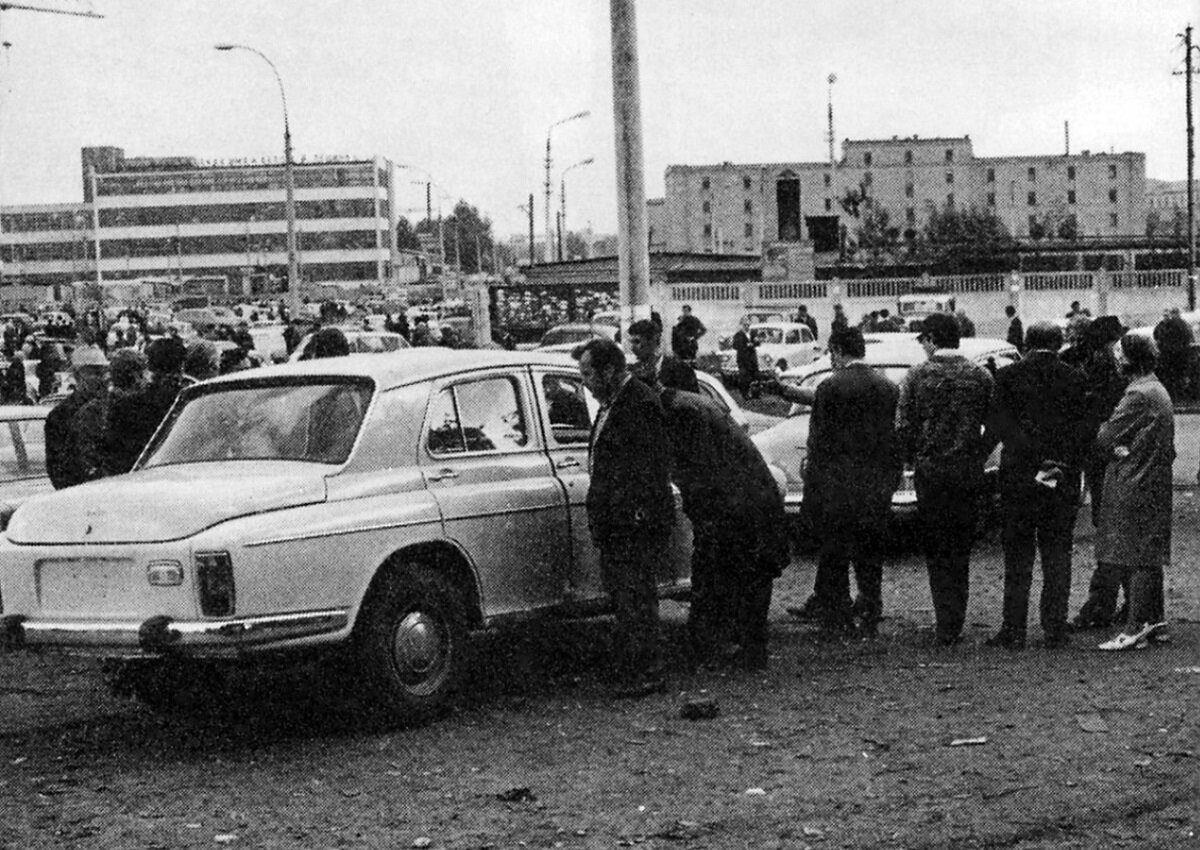 Москва торговая: Черкизовский, Горбушка и другие легендарные рынки 90-х |  Time Out | Дзен