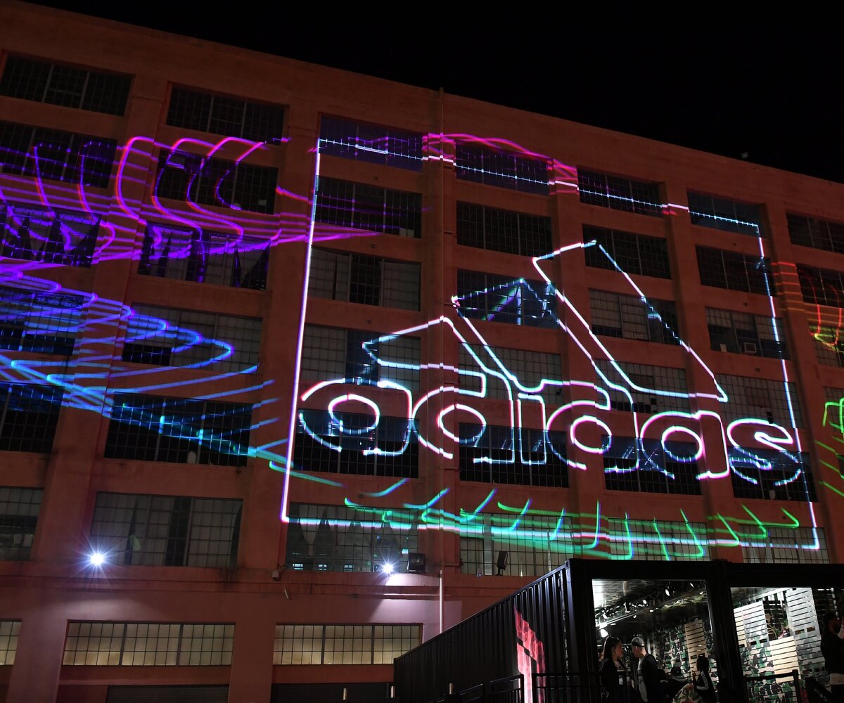     Adidas обвинил Black Lives Matter в плагиате из-за логотипа с тремя полосами