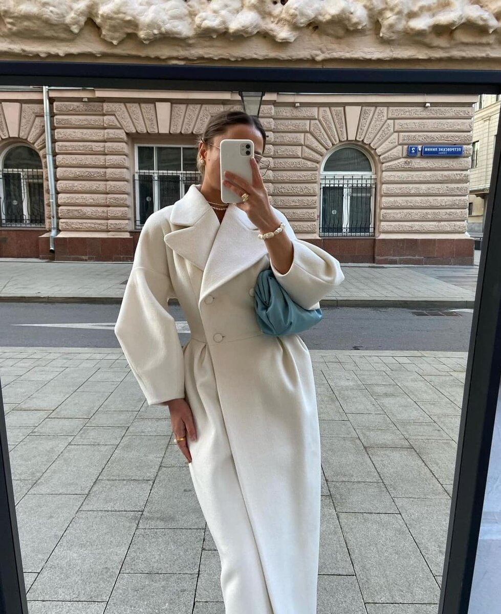    К приталенному пальто подойдут изящные модели сумок аккуратной формы с лаконичным дизайномpurefashionworld