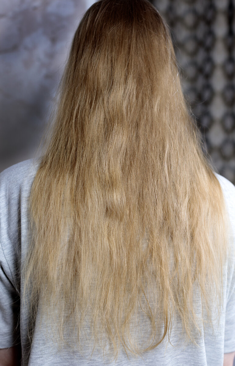 Грусть и печаль, и это расчесанные волосы