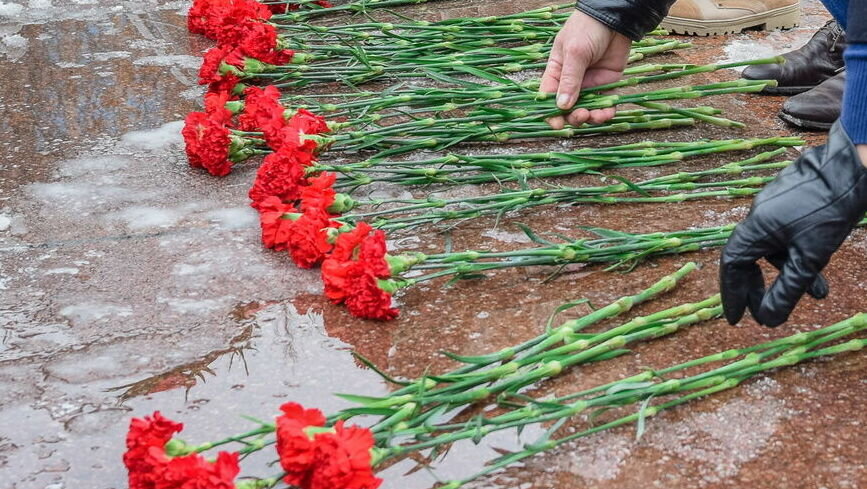     Заводчане тепло простились с Олегом Коваленко. Мужчина погиб при исполнении боевого задания в зоне спецоперации.