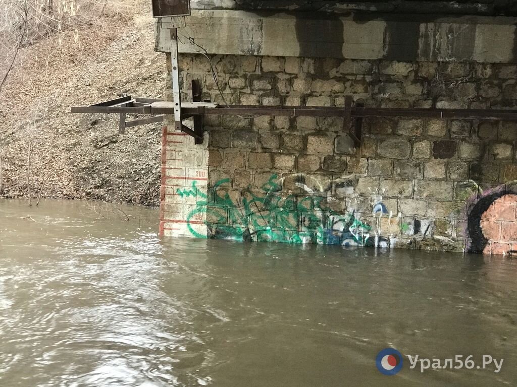    Вода в реке Елшанка в Орске упала на метр. Но специалисты прогнозируют вторую волну подъема