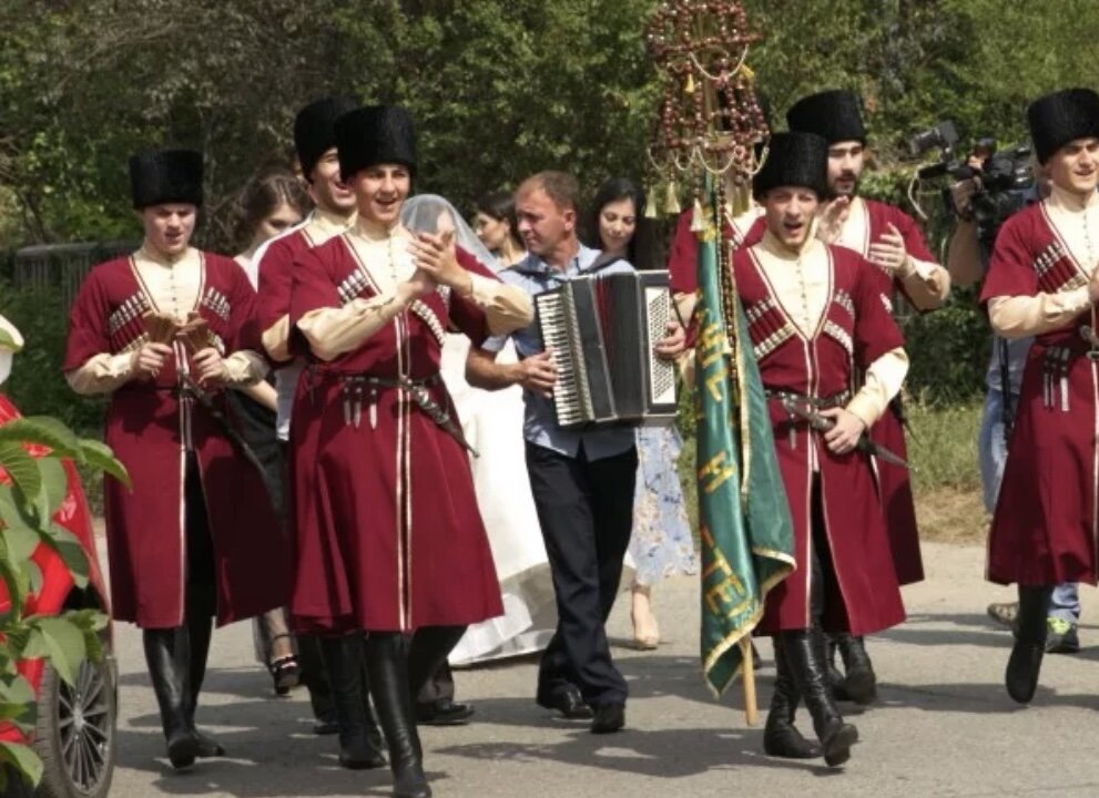 Кабардинская свадьба. Адыги Черкесы кабардинцы. Адыгейцы Майкоп. Традиции кабардинцев адыгов Черкесов. Адыги и адыгейцы.