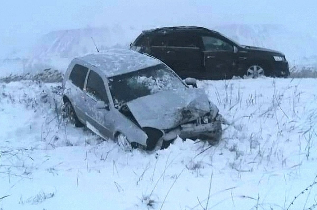    На Дону в аварии на заснеженной трассе пострадал трёхлетний малыш