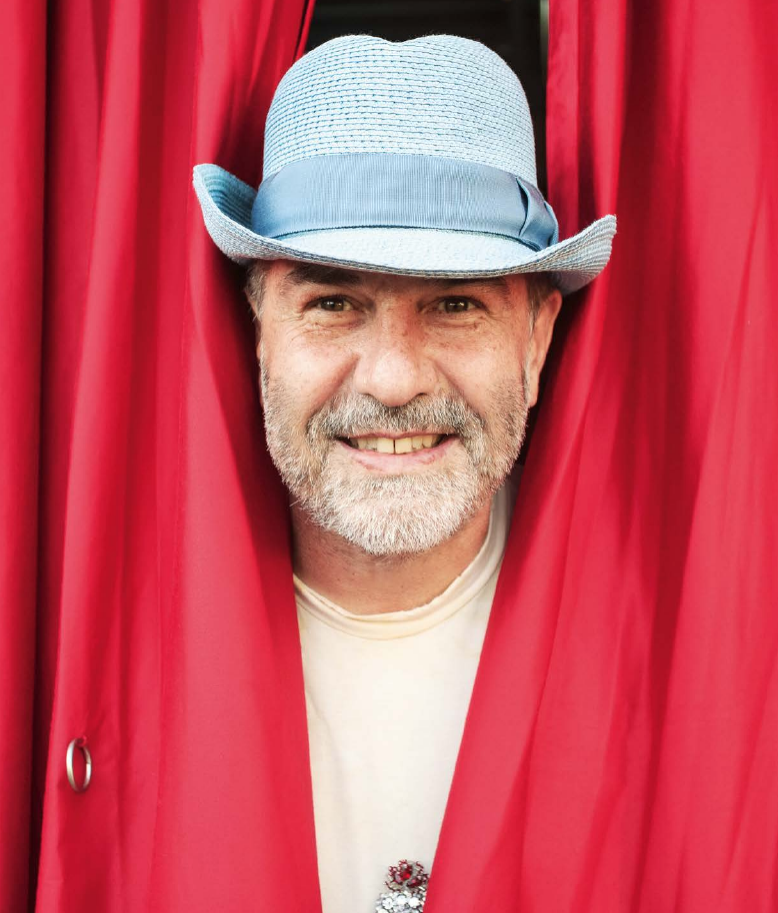 «Счастье — это такой кратковременный период, когда всего достаточно. Но долго так не может быть».  