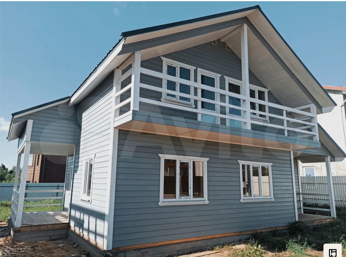 Фото взяты из объявления на сайте Avito. Дом продали за 8,9 миллионов рублей.