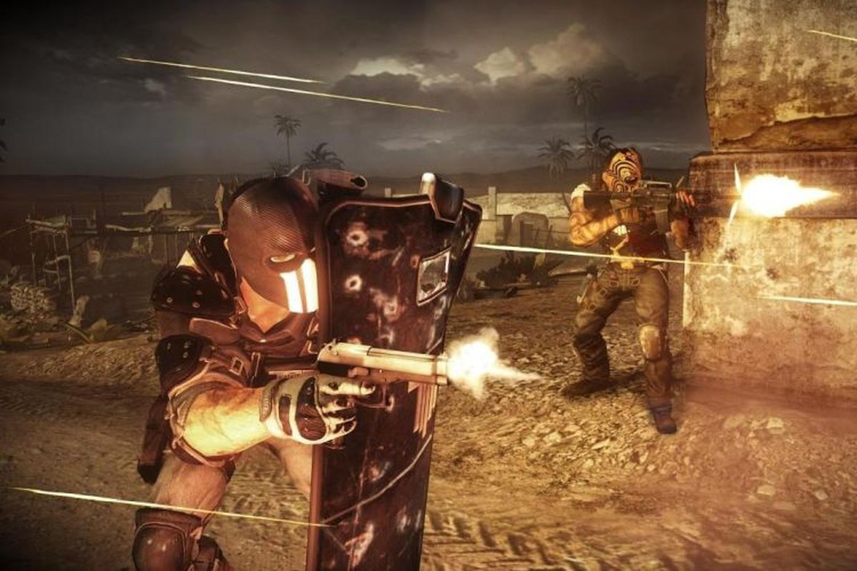 Как всегда, удар ножом моментально убивает врага, готового проглотить пол-обоймы и не почесаться.