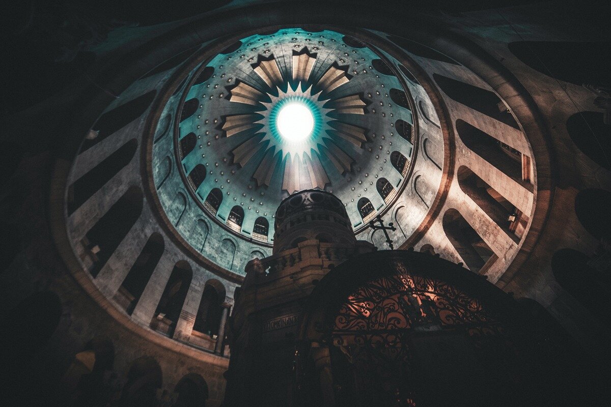    В храме находится место распятия Христа и его гробница. Источник: unsplash.com