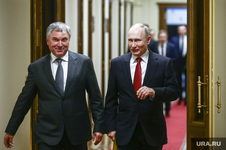    По итогам совещания Володин сообщил о предложении расширить полномочия Путина