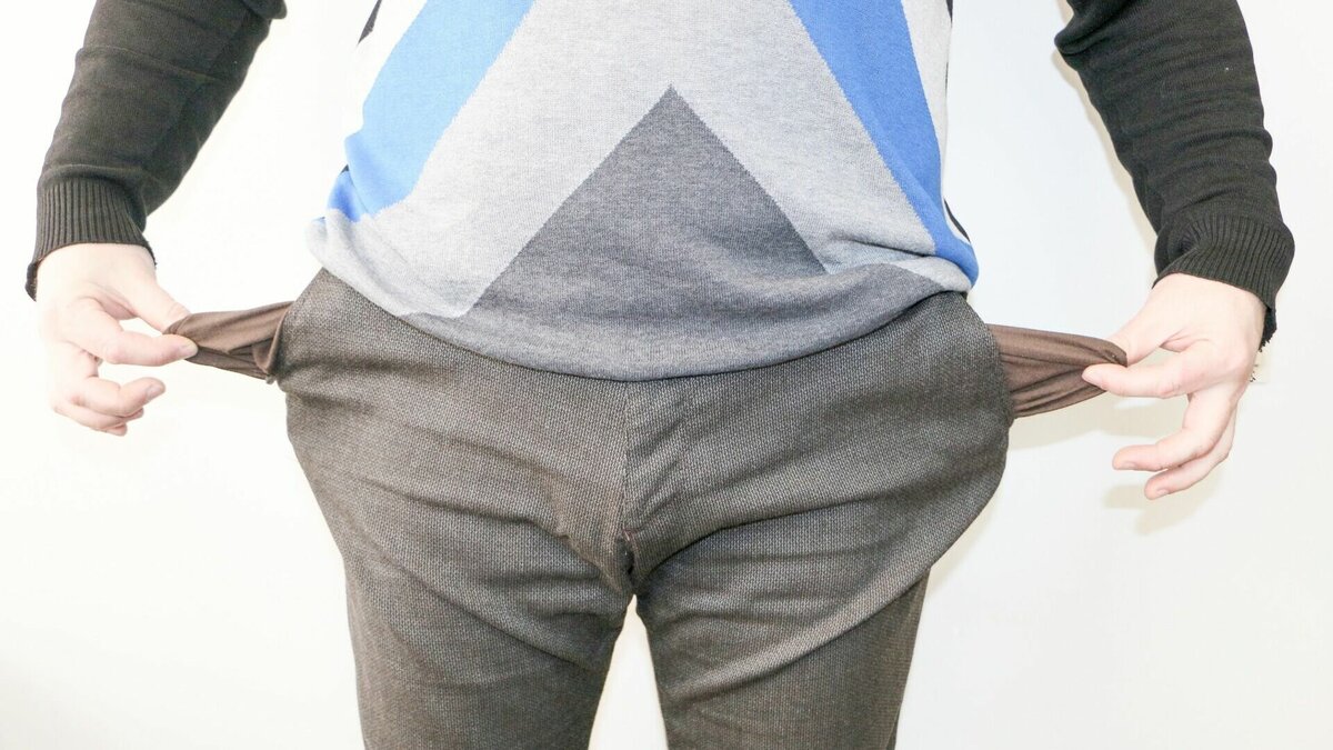     По мнению аналитика, одна часть населения страны живет исключительно на зарплату и кредиты, тогда как другая все еще пытается копить деньги.