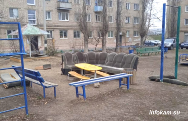    Двор на улице Пролетарской в Камышине