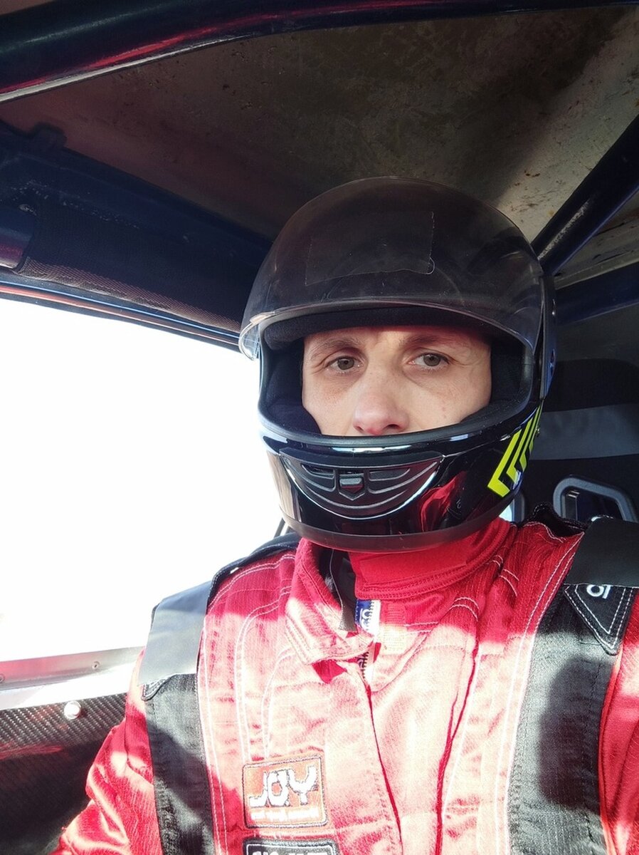     Роман много лет увлекается гонками  Личная страница героя публикации в соцсети