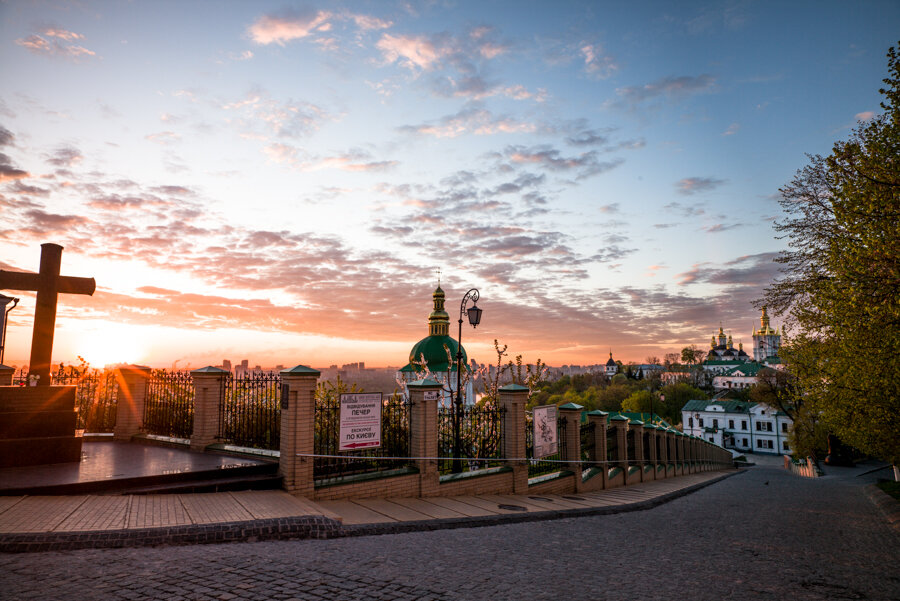 Кто бы мог подумать, что уже в наше время за оградой священной обители опять разразится война… Источник: https://lavra.ua/gallery/
