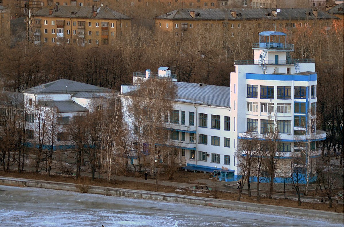 Источник: https://ural-n.ru/p/dom-fizkultury-dinamo-pamyatnik-konstruktivizma.html