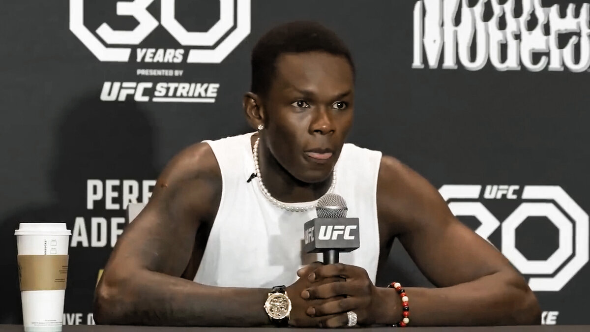 Адесанья на медиа-дне UFC 287