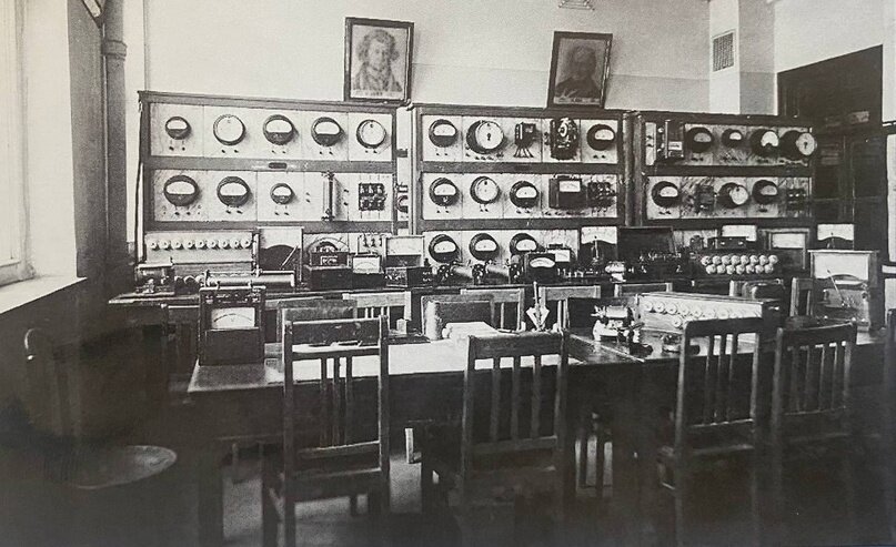 Лаборатория основ электротехники, 1954 г.