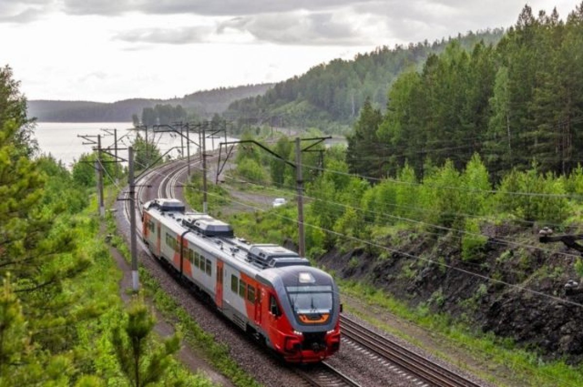    СвЖД назначит на летний сезон дополнительные турпоезда и электрички
