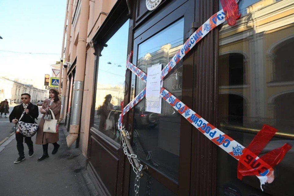     Владельцы опечатанных баров на Думской и Ломоносова пожаловались на невозможность работать. Юлия ПЫХАЛОВА