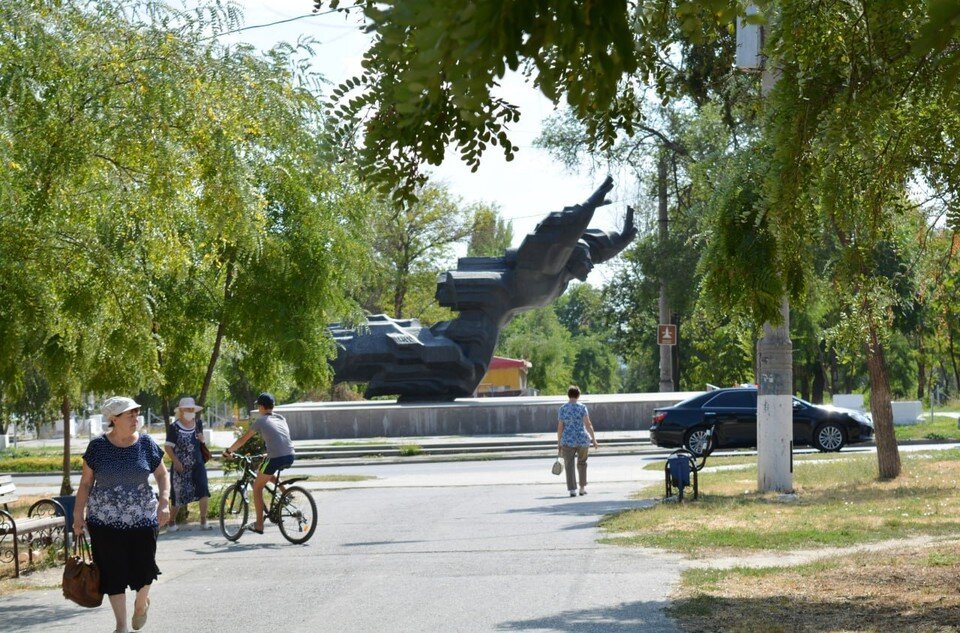     Среди кандидатов на благоустройства - сквер вдоль проспекта Металлургов Инна ШЕРЕМЕТЬЕВА