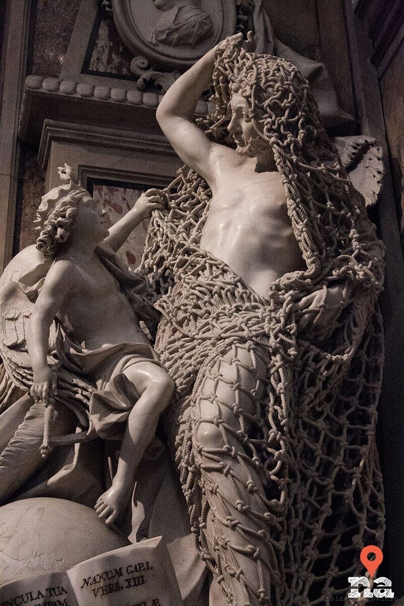 Выполнена из одного куска мрамора. За последние 50 лет ничего отдаленно похожего по сложности исполнения не было сделано ни одним скульптором. 

Почему даже при наличии ЧПУ станков мы перестали создавать подобные шедевры? Или разучились, или технологии наших далёких предков все ещё недосягаемы.