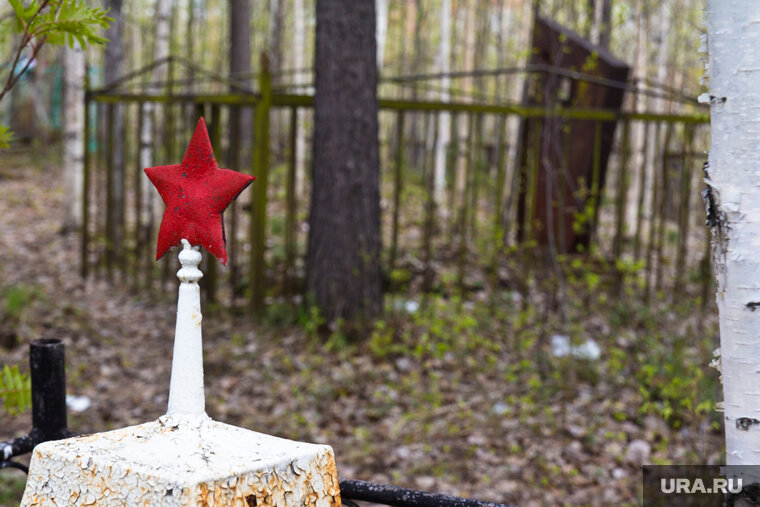    В Гайнах нашлось несколько брошенных памятников фронтовикам