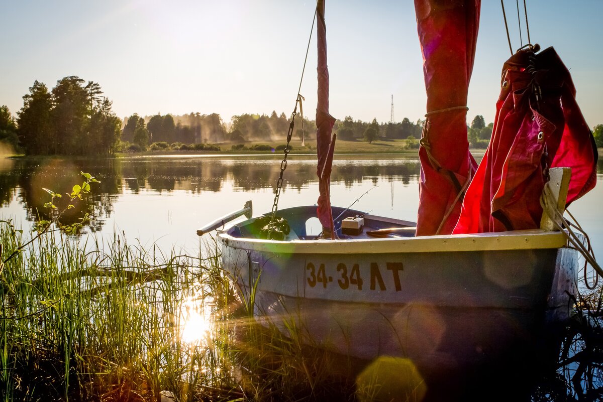 Вечер на ближней стоянке, чаек закипел, шашлычок шкворчит.