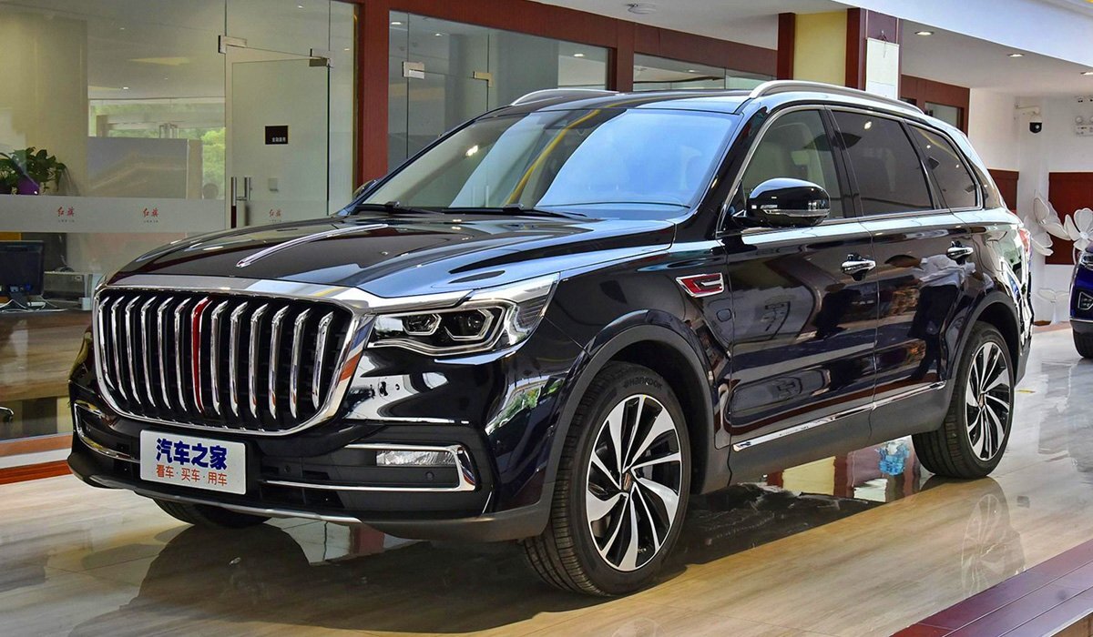     Hongqi HS7 украшен огромной решёткой радиатора в стиле автомобилей Maserati