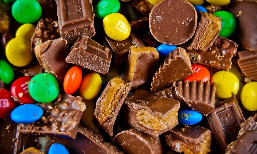 Много вкусных конфеток )