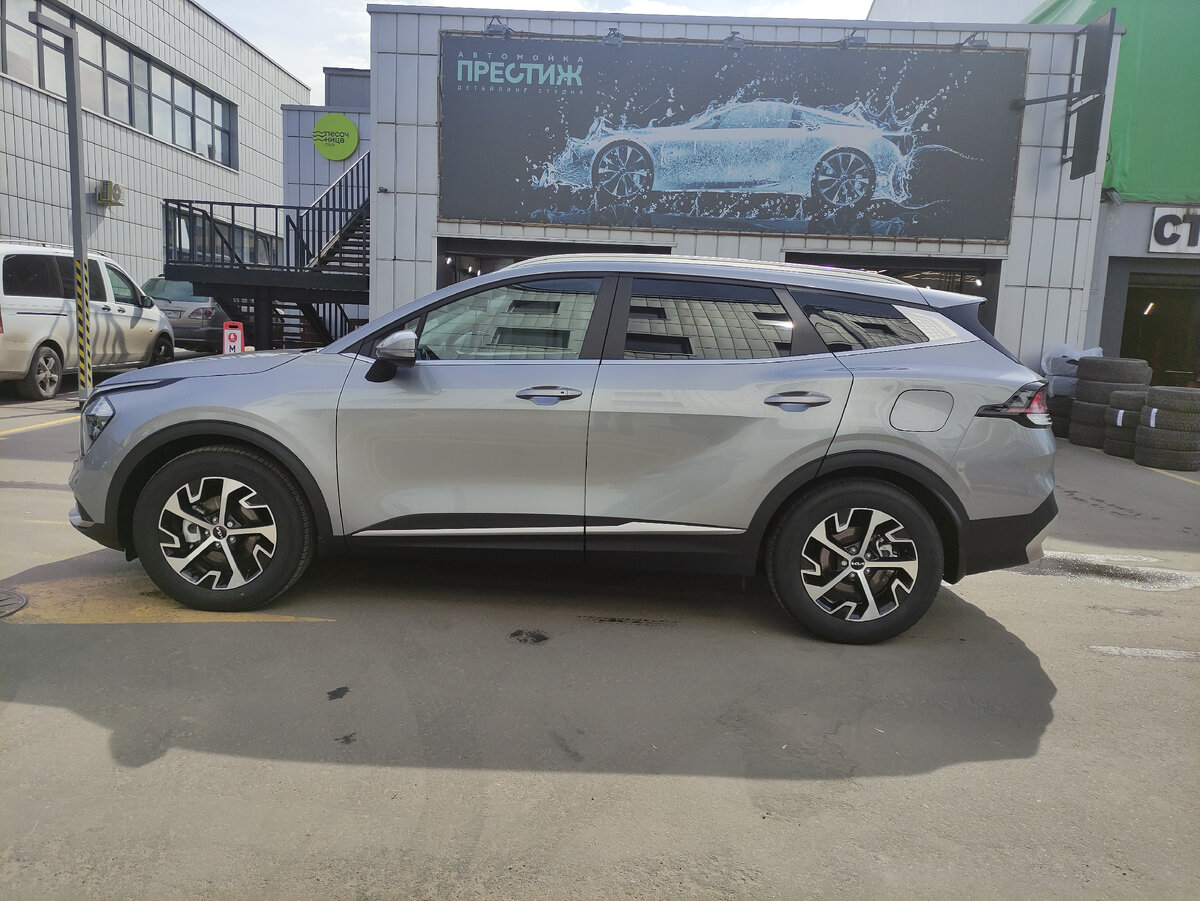 Kia Sportage весь заклеен антигравийной пленкой VEGA 190 микрон. Блестит как золотой кувшин.