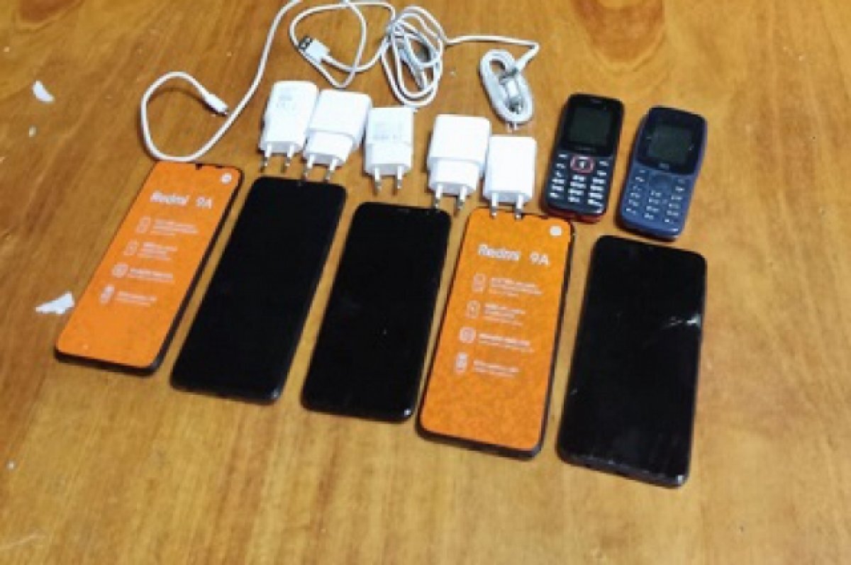    Задержан 21-летний волгоградец, закидывавший телефоны в ИК-19 через забор