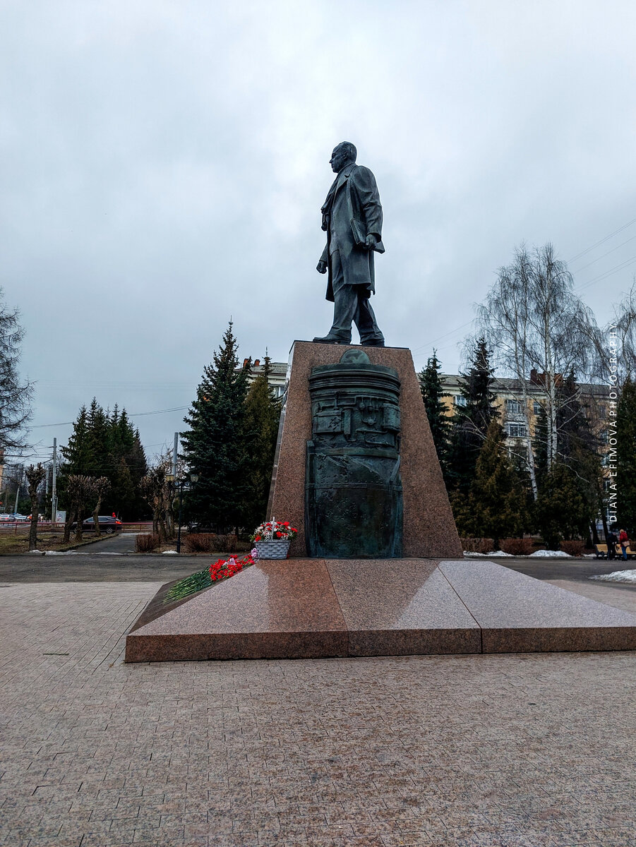 Разнообразие скульптур в Рыбинске. 3 памятника, которых больше нет нигде |  Di_travel | Дзен