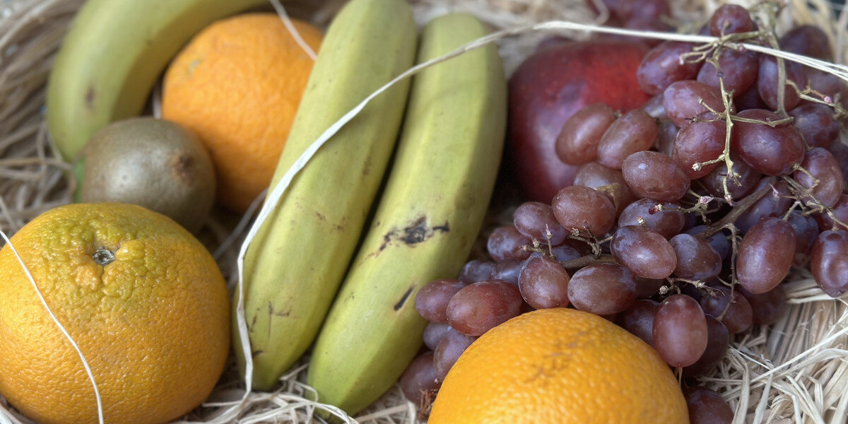 Эдюд фруты. Бананы апельсины мандарины. Фрукты 55. Райский фрукт. Коробка с экзотическими фруктами.