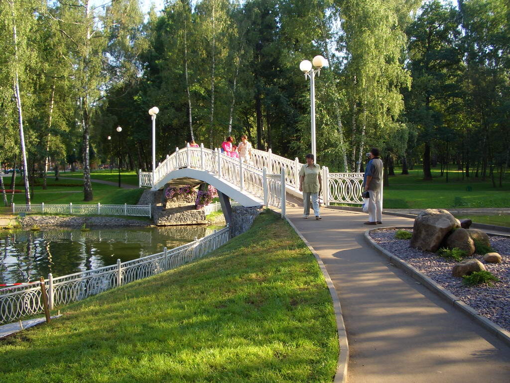 Мостики 6. Мост влюбленных парк Лианозово. Парк в Пермь с мостиком. Долгопрудный парк с мостиками. Мосты в СВАО.