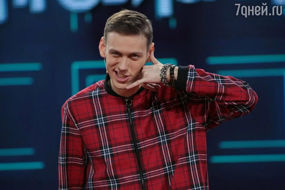    Антон Шастун в шоу «Импровизация» кадр из шоу