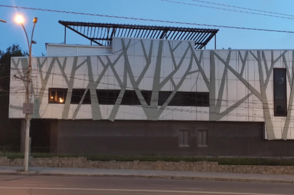    В Новосибирске приступили к сносу незаконного кафе на улице Кирова