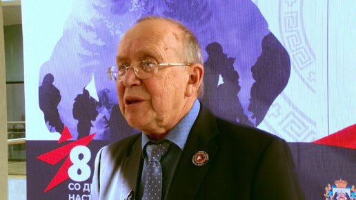 Ведущий телепрограммы «Умники и умницы», профессор МГИМО Юрий Вяземский ...