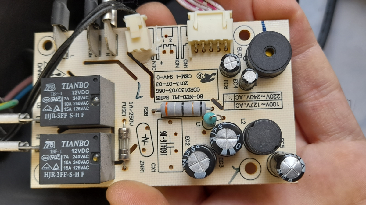 Обогреватель Electrolux Brilliant ECH/B-1500 не включается Ремонт ...