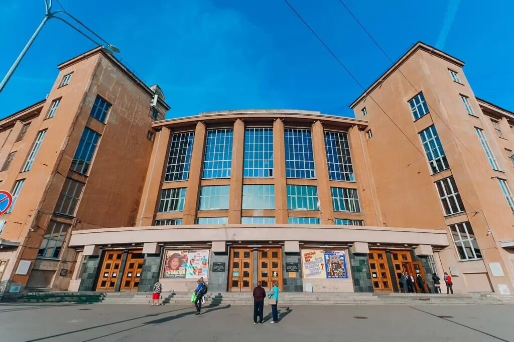 5 мая в 19.00 состоится официальное открытие основной программы IV театрального фестиваля «LOFT» и открытие новой театральной лофт-площадки во Дворце искусств Ленинградской области (пл. Стачек, 4, бывший ДК имени Горького)