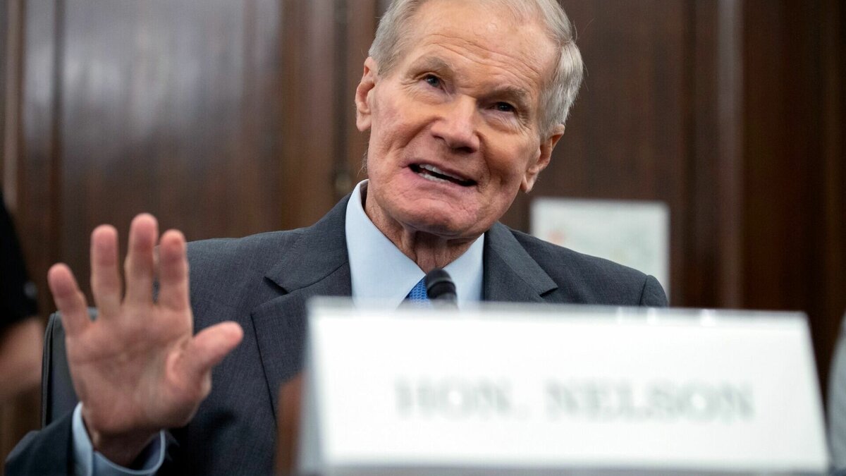     Билл Нельсон, глава Национального управления по аэронавтике и исследованию космического пространства (NASA) заявил, что, несмотря на сложные времена, рассчитывает, что россияне и американцы будут работать вместе на МКС до тех пор, пока она не будет выведена из эксплуатации.