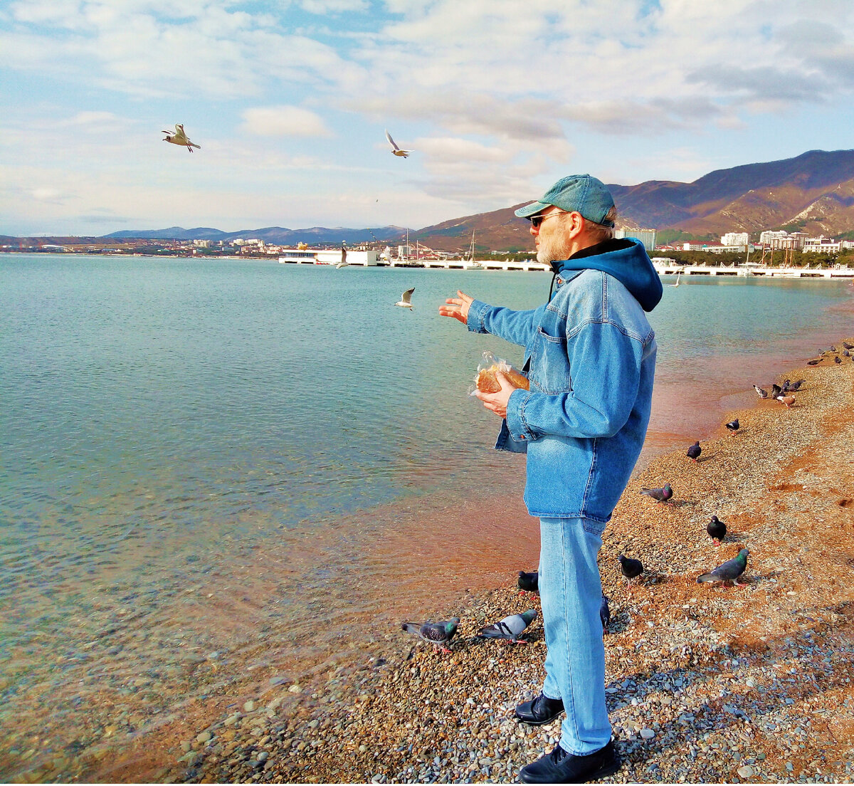 Михаил Лекс, автор рассказа и канала. Чёрное море, Геленджик, центральный пляж