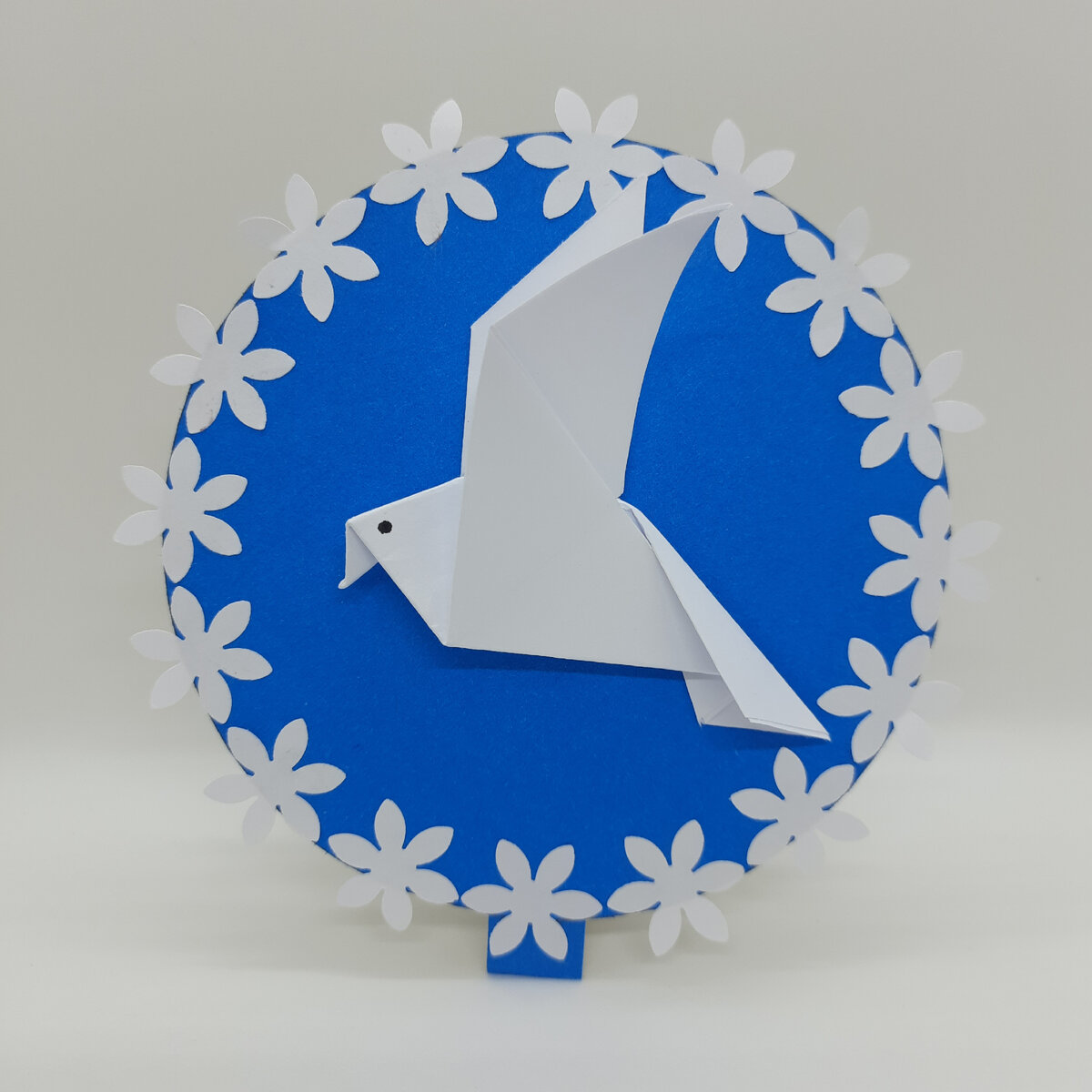 Голубь мира из бумаги