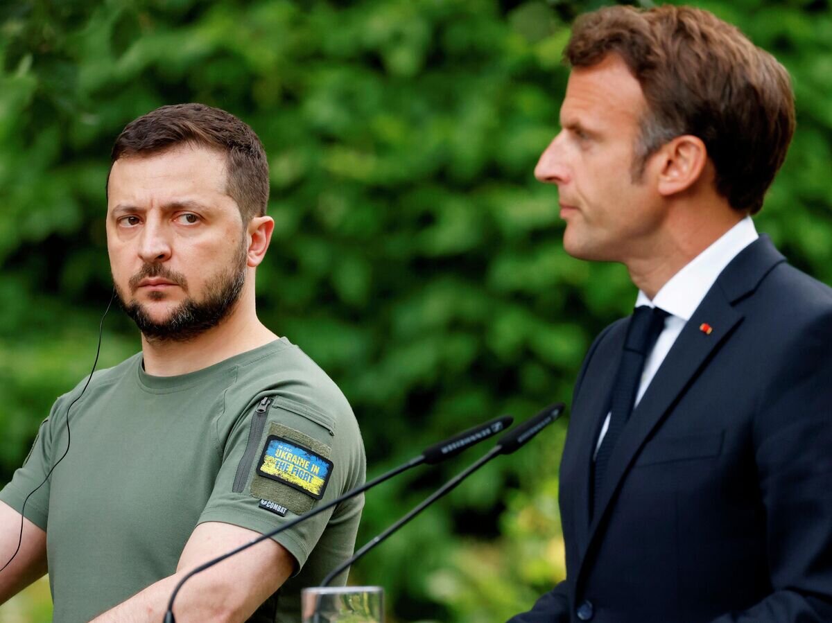    Президент Украины Владимир Зеленский и президент Франции Эммануэль Макрон во время пресс-конференции в Киеве© AP Photo / Ludovic Marin