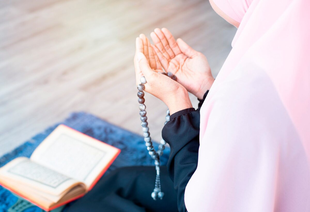 Мусульманка молится