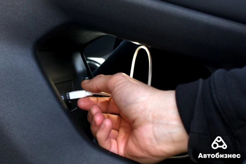 Esc sport geely monjaro что это. Ручка открывания двери Шкода Рапид 2016. Ручка внутренняя Октавия а5 FL. Ручка двери внутренняя Шкода Рапид. Ручка Шкода Октавия внутренняя.