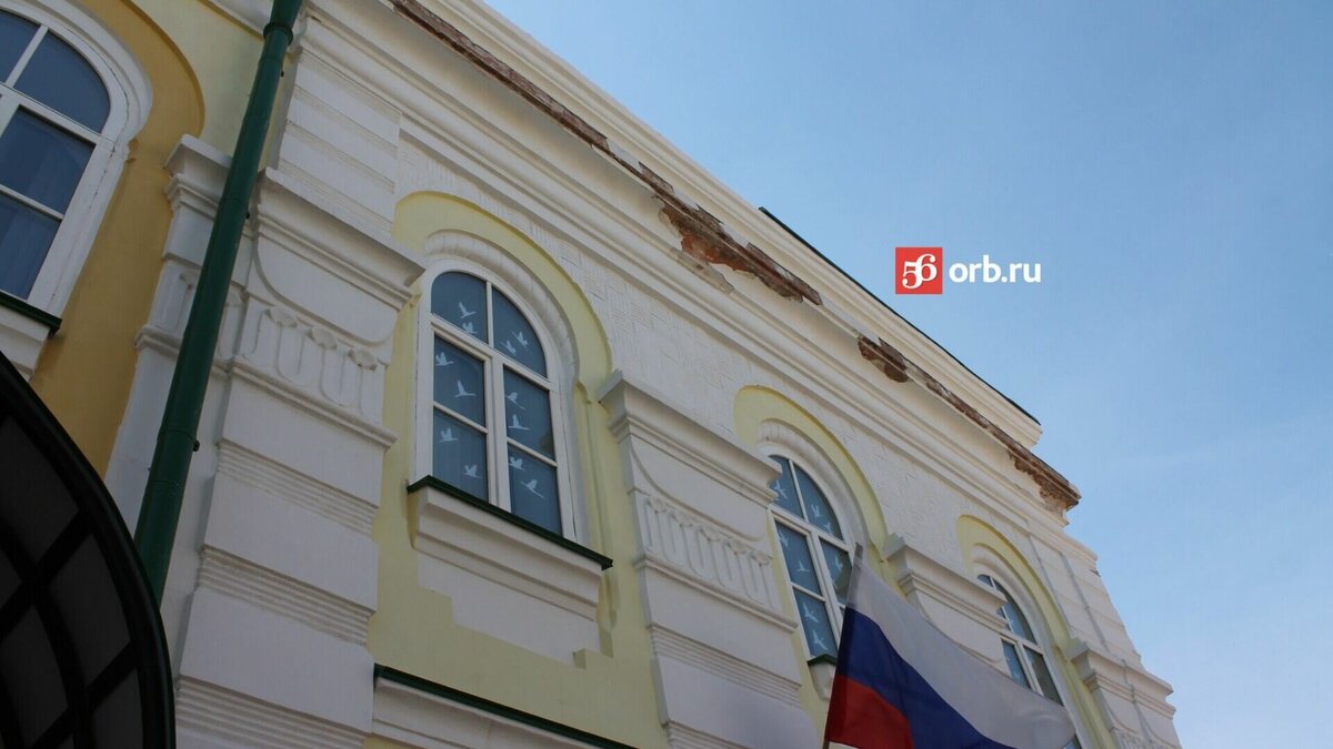штукатурка карнизов на фасаде здания