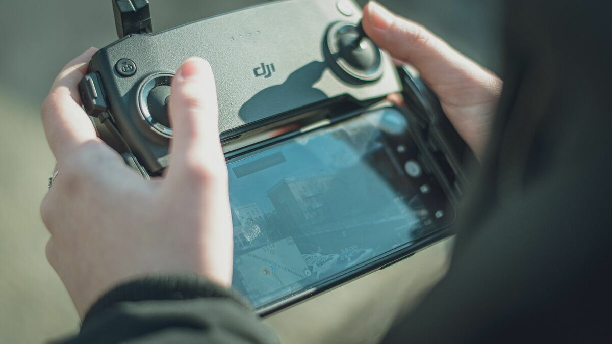     В Новочеркасске горожанам запретили пользоваться квадрокоптерами на период репетиций Парада Победы, который пройдет 9 мая, об этом сообщили в администрации города.