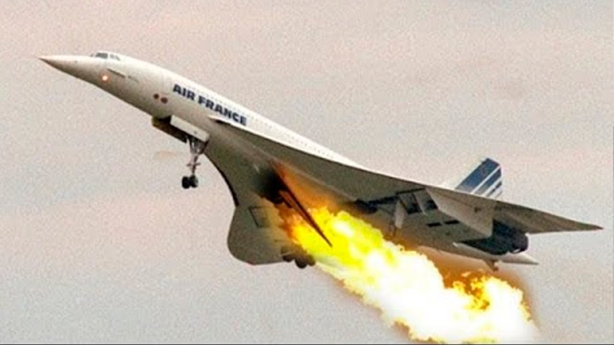 Катастрофа конкорда под парижем. Конкорд Air France 4590. Конкорд сверхзвуковой самолёт крушение. Конкорд самолет катастрофа 2000. Конкорд Эйр Франс катастрофа